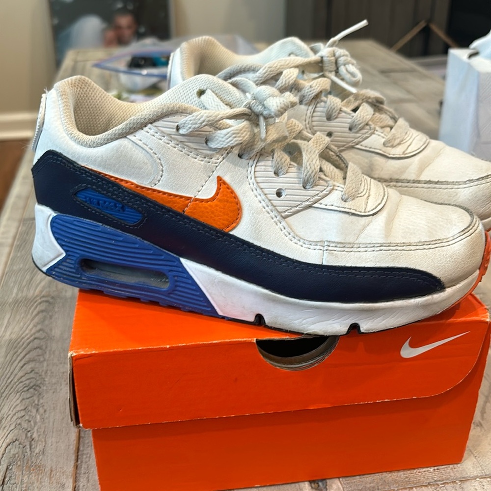 Boys size 3 Nike sneakers